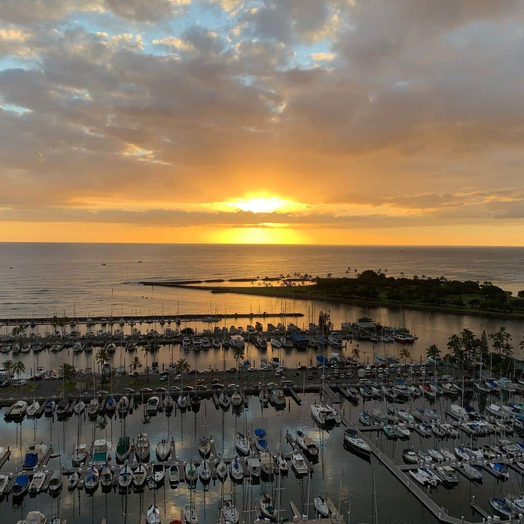 ブライス・ジョンソンさんのインスタグラム写真 - (ブライス・ジョンソンInstagram)「Later Hawaii, thanks for the fond memories. 🤙🏽 #Hawaii 🌈」12月24日 4時23分 - mrbrycejohnson