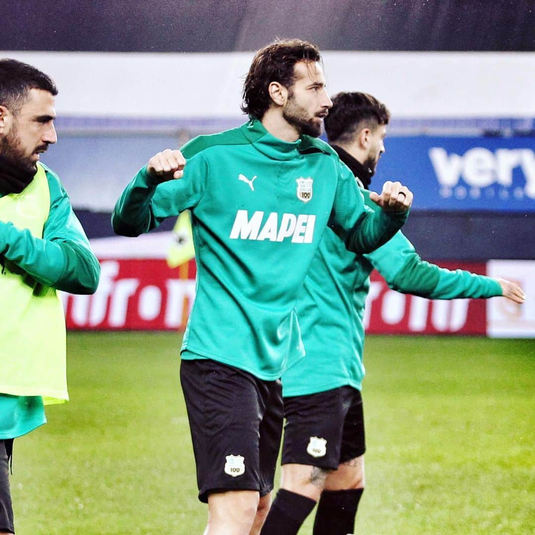 USサッスオーロ・カルチョさんのインスタグラム写真 - (USサッスオーロ・カルチョInstagram)「MATCH DAY 💪 ⚽️ #SampSassuolo 🏆 #SerieATIM ⏰ Ore 20.45 🏟️ #StadioFerraris Segui le nostre stories per gli aggiornamenti sul match 💪🖤💚 #ForzaSasol」12月24日 4時26分 - sassuolocalcio