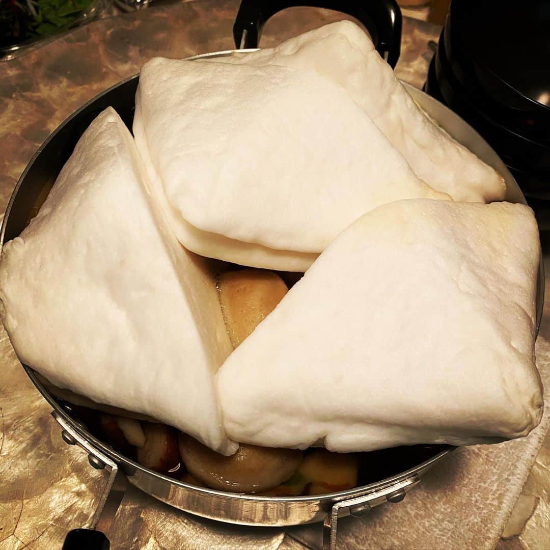 三浦祐太朗のインスタグラム：「近距離パワー型おでん。 #おでん #はんぺん #🍢 #飯テロ #🍚 #🍙 #japanesefood #ilovefood #foodphoto #food #yummy #instafood #foodie #foodstagram #foodpics #cooking #foodpic #yummyfood #homemadefood」