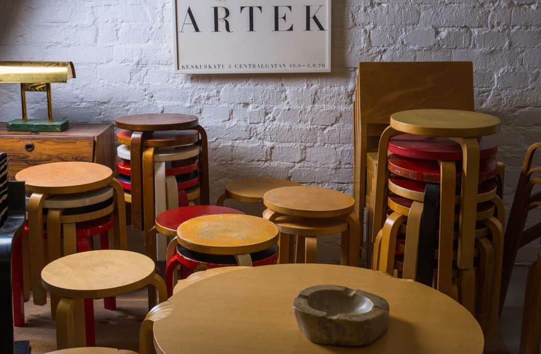 Artekさんのインスタグラム写真 - (ArtekInstagram)「We are happy to share that Artek has been awarded the first German Sustainability Award for the Stool 60 in the „Icons“ category. The prize is based on the goals of the UN’s Agenda for 2030. To find out more about how we do what we do click on the link in our bio. #stool60 #germansustainabilityaward」12月24日 4時35分 - artekglobal