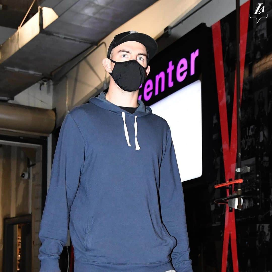 Los Angeles Lakersさんのインスタグラム写真 - (Los Angeles LakersInstagram)「We are in this together: Wear a mask and watch your distance.」12月24日 5時00分 - lakers