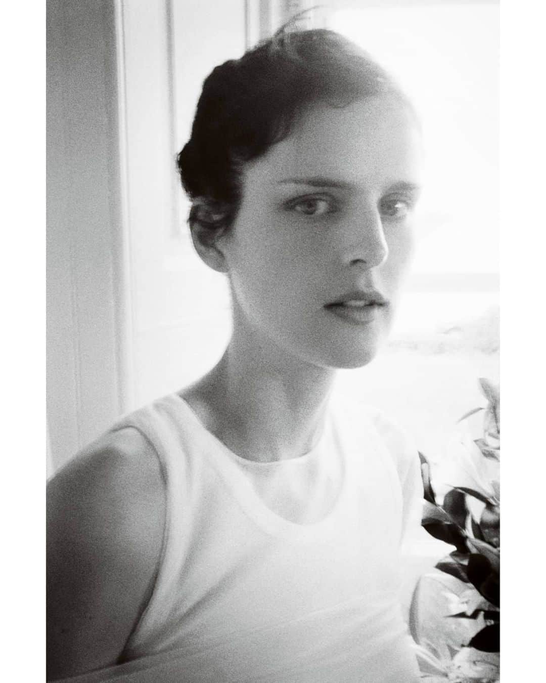 マリオ・テスティーノのインスタグラム：「Dearest Stella, I am so sad you have left us too soon.  We had just spoken for your 50th birthday last week and now I will not be able to be with you again. I shall miss you deeply. You were so special and we had such amazing laughs. I am so lucky to have shared time with you in my life. You’ll be forever in my heart ❤️ _ Querida Stella, me llena de tristeza que nos hayas dejado tan pronto. Acabábamos de hablar por tus 50 años la semana pasada, y ahora no podré estar contigo de nuevo. Te extrañaré profundamente. Eras absolutamente especial y nos hemos reído tanto juntos. Tengo mucha suerte de haber compartido tiempo contigo en mi vida. Estarás por siempre en mi corazón ❤️  #StellaTennant #MarioTestino」