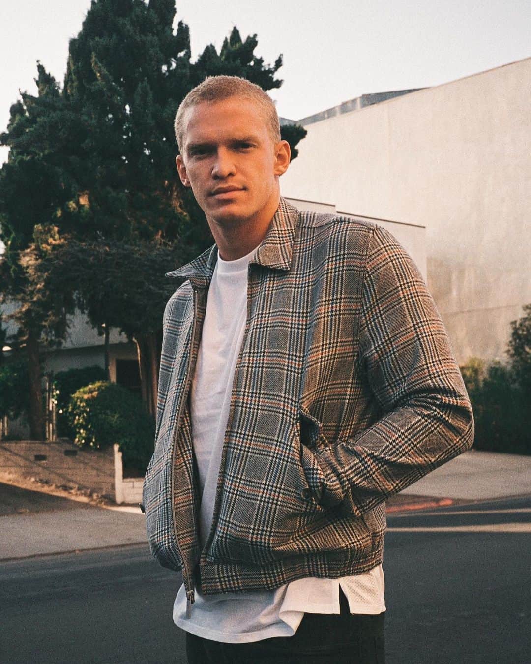 コーディー・シンプソンのインスタグラム：「On a break at a recording session.  The Village Studios, West Los Angeles, California.」