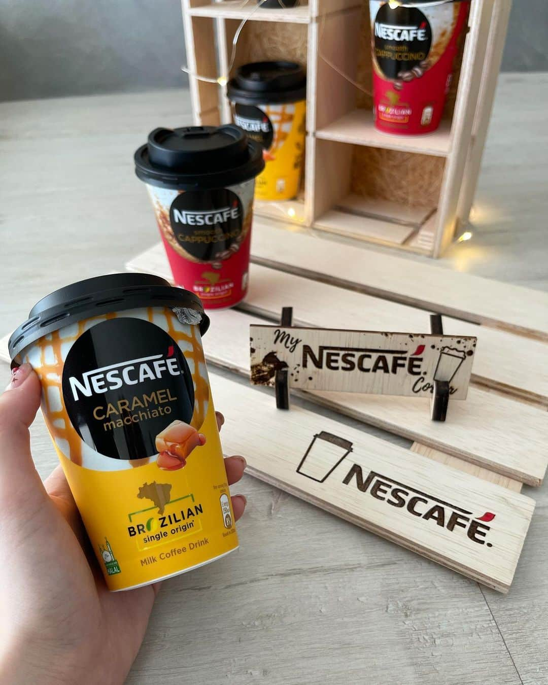 STEPHY YIWENさんのインスタグラム写真 - (STEPHY YIWENInstagram)「忙碌了一整天 再來杯Nescafé Cups 提提神✨❤️  全新的 Nescafé Cups 分別有  Caramel Macchiato & Smooth Cappuccino 100%再環材料製成的Nescafe Cups 使用吸管蓋代替吸管 即可以環保也非常輕便 無論到哪裡都可以隨時享用😋 現在已經在7-Eleven / MyNews / Family Mart / Petrol Marts 就可以買到啦✨  #NescafeCups #NescafeMY #craftedforindulgence」12月24日 14時40分 - stephyyiwen