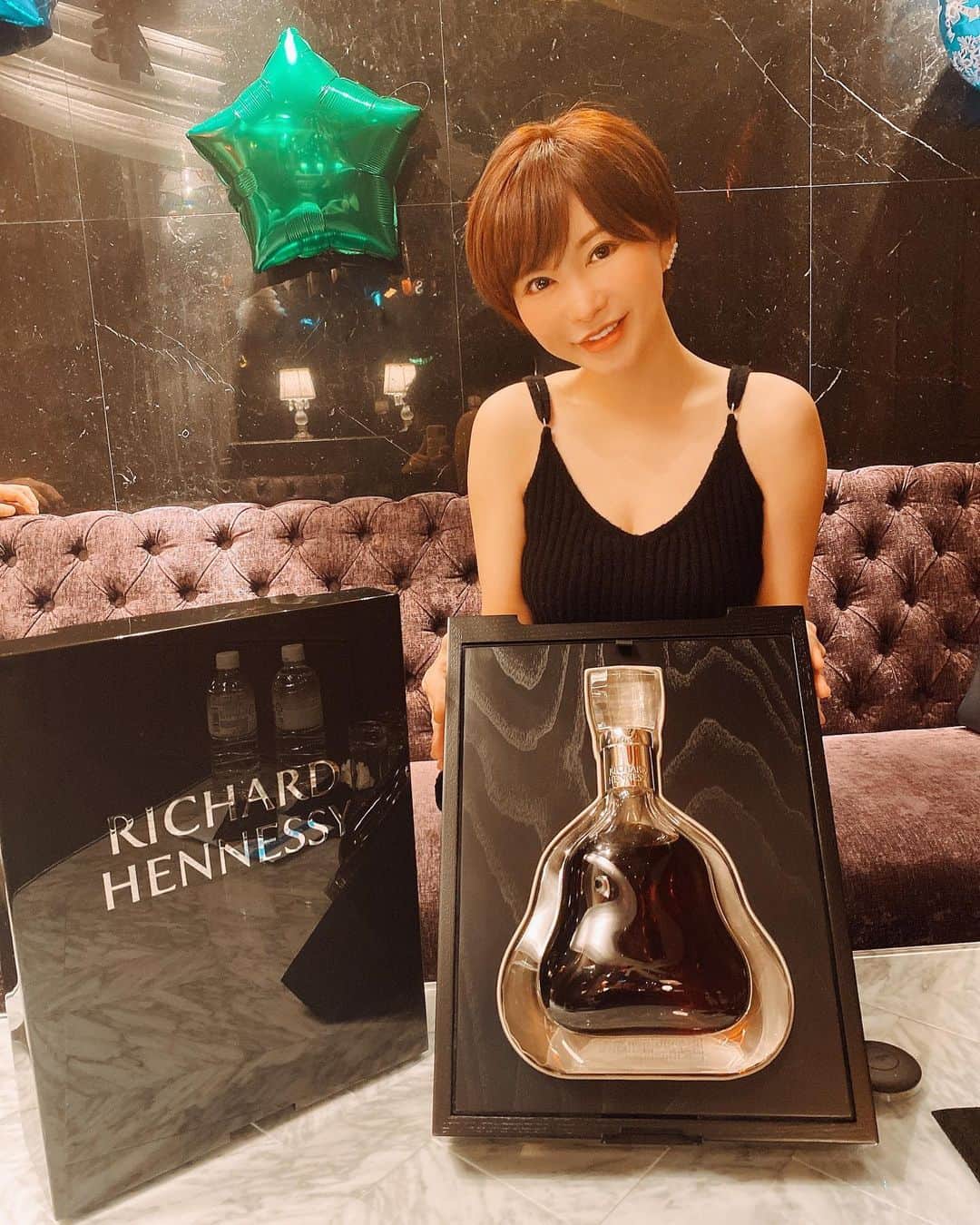 里美ゆりあのインスタグラム：「リシャール飲めて嬉しい💗  ブランデーにハマりそう🥰  #ありがとう #thankyou  #richard  #リシャール #ブランデー #キャバクラ #キャバ嬢 #六本木 #roppongi」