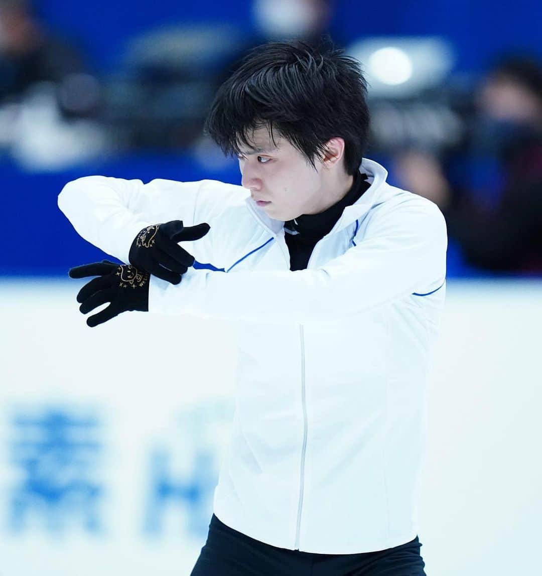 羽生結弦さんのインスタグラム写真 - (羽生結弦Instagram)「#Repost @sponichitokyophoto 久しぶりのプーとゆづる🐻💛  #羽生結弦 #yuzuruhanyu #figureskating #figureskater」12月24日 14時45分 - yuzu_kanami