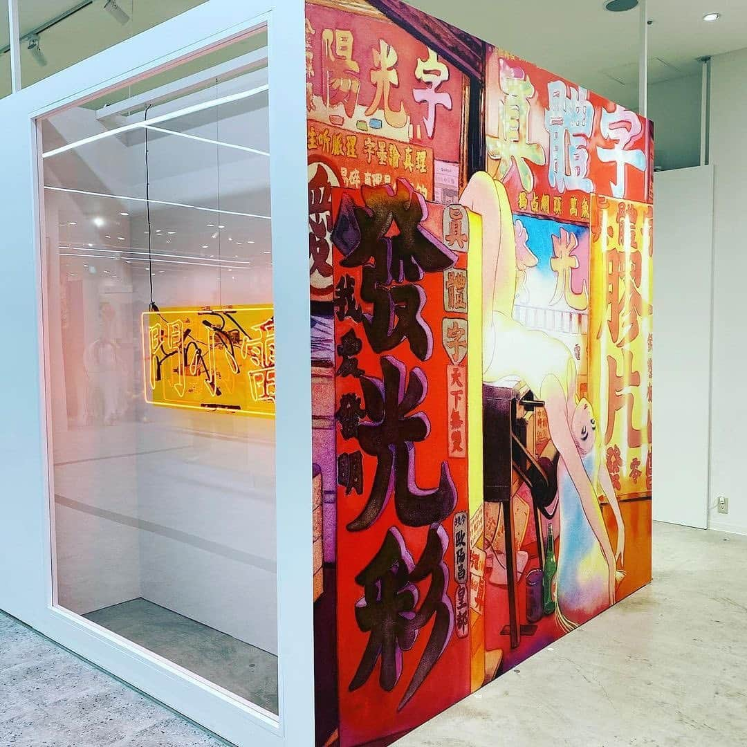 門小雷さんのインスタグラム写真 - (門小雷Instagram)「Repost • @parcogx   リトルサンダー個展@心斎橋パルコ  LittleThunder Solo Exhibition SCENT OF HONG KONG @parco_shinsaibashi_official   本日12/24(木)〜1/11(月)までの期間限定で心斎橋パルコ10F イベントスペースにて開催しております。  心斎橋会場にて追加した新作も展示。 グッズも充実しております。  #LittleThunder #parco #パルコ #心斎橋　#Shinsaibashi」12月24日 14時47分 - littlethunder