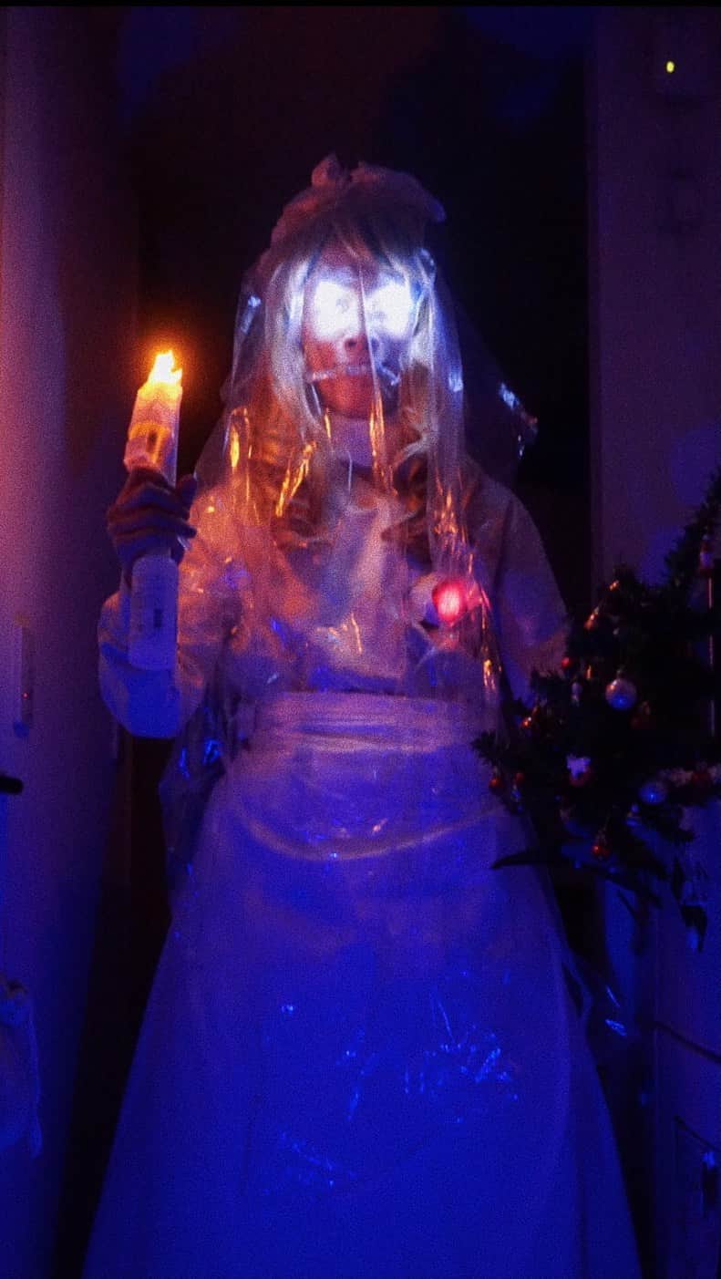 三永武明のインスタグラム：「おうちでホーンテッドマンション💀🔮 #おうちディズニー #ホーンテッドマンション 続きはYouTubeで！」