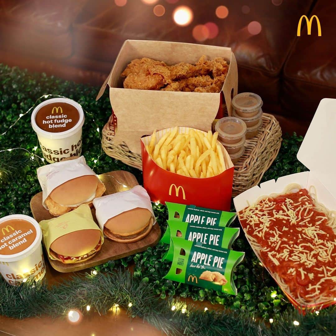 McDonald's Philippinesのインスタグラム：「Have a merry, delicious, and filling Christmas! Wish naming mabusog kayo kaya order na ng Chicken McDo McShare Box and Snack Burger McShare, together with our NEW McSpaghetti Platter and Sundae Blends*.  Order na sa McDonald’s via Dine-In, Take Out, Drive-Thru, or Pick-Up. Pwede ka rin umorder sa McDelivery PH App, sa McDelivery website, o tumawag sa 8888-6236 (NCR). Get FREE delivery fee for orders worth Php 400 and up!  *Sundae Blends are not available in McDelivery and are available in select stores with limited stocks only.」