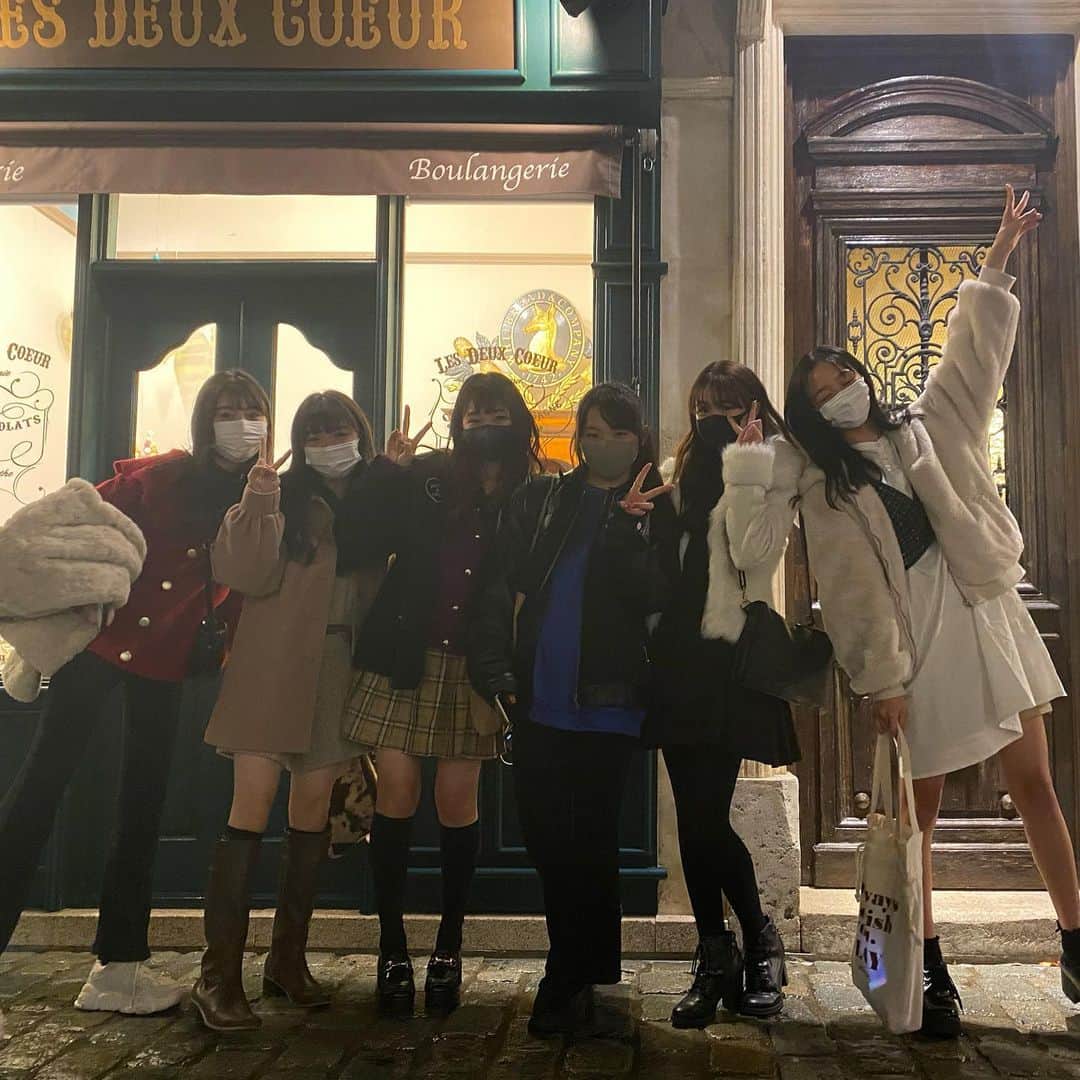 ニコ☆プチのインスタグラム：「【✨大ニュース✨】﻿ ﻿ ﻿ 明日12/25の17:00に、ニコ☆プチTVで『カバーガール』のスピンオフドラマが公開されるよ！！﻿ ﻿ 今回の主役はあの2人🥖💃﻿ クリスマスにぴったりのロマンティックなお話です...💕﻿ ﻿ ﻿ 高校生になった愛沙たちにも会えちゃうよ🎁﻿ ﻿ ﻿ みんなチェックしてねー🙏﻿ ﻿ ﻿ ﻿ #ニコプチ﻿ #ニコプチTV﻿ #YouTube﻿ #YouTubeドラマ﻿ #カバーガール﻿ #近藤藍月﻿ #大里菜桜﻿ #川合菖蒲﻿ #井口虹姫﻿ #葛西杏也菜﻿ #中山あやか」