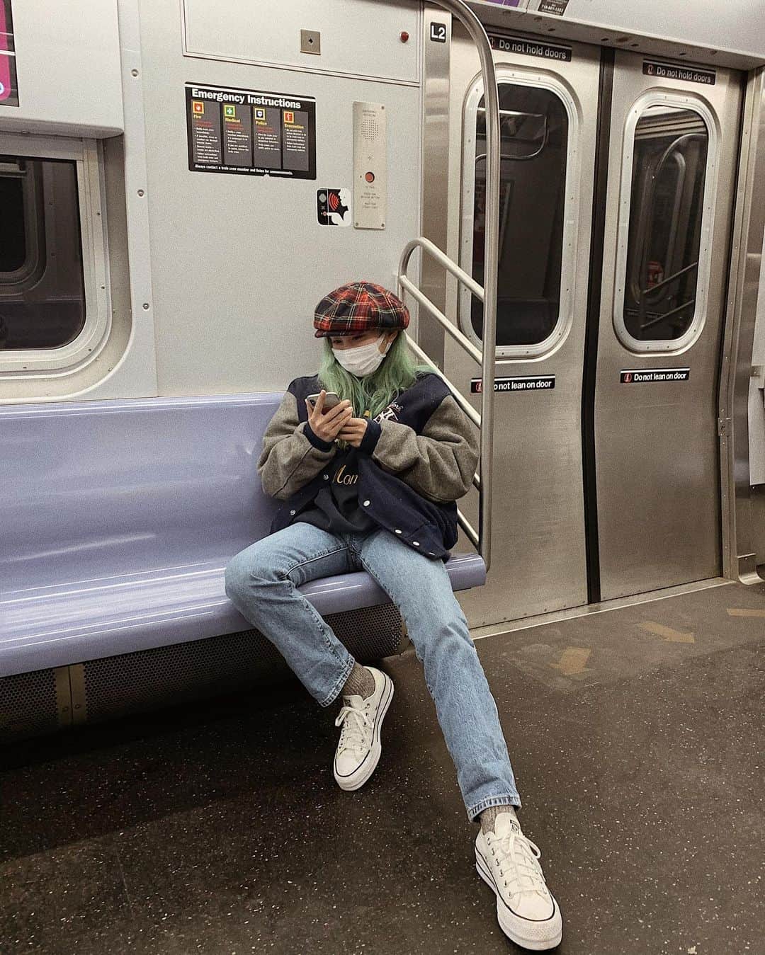 薮下柊さんのインスタグラム写真 - (薮下柊Instagram)「Metro 🚇  : : ニューヨークの地下鉄移動も、最初に比べたら慣れたものです😋🧡 #newyork #nyc #subway #mta #nycsubway #outfit #vintage #style #ootd」12月24日 15時20分 - __yabushita_shu__