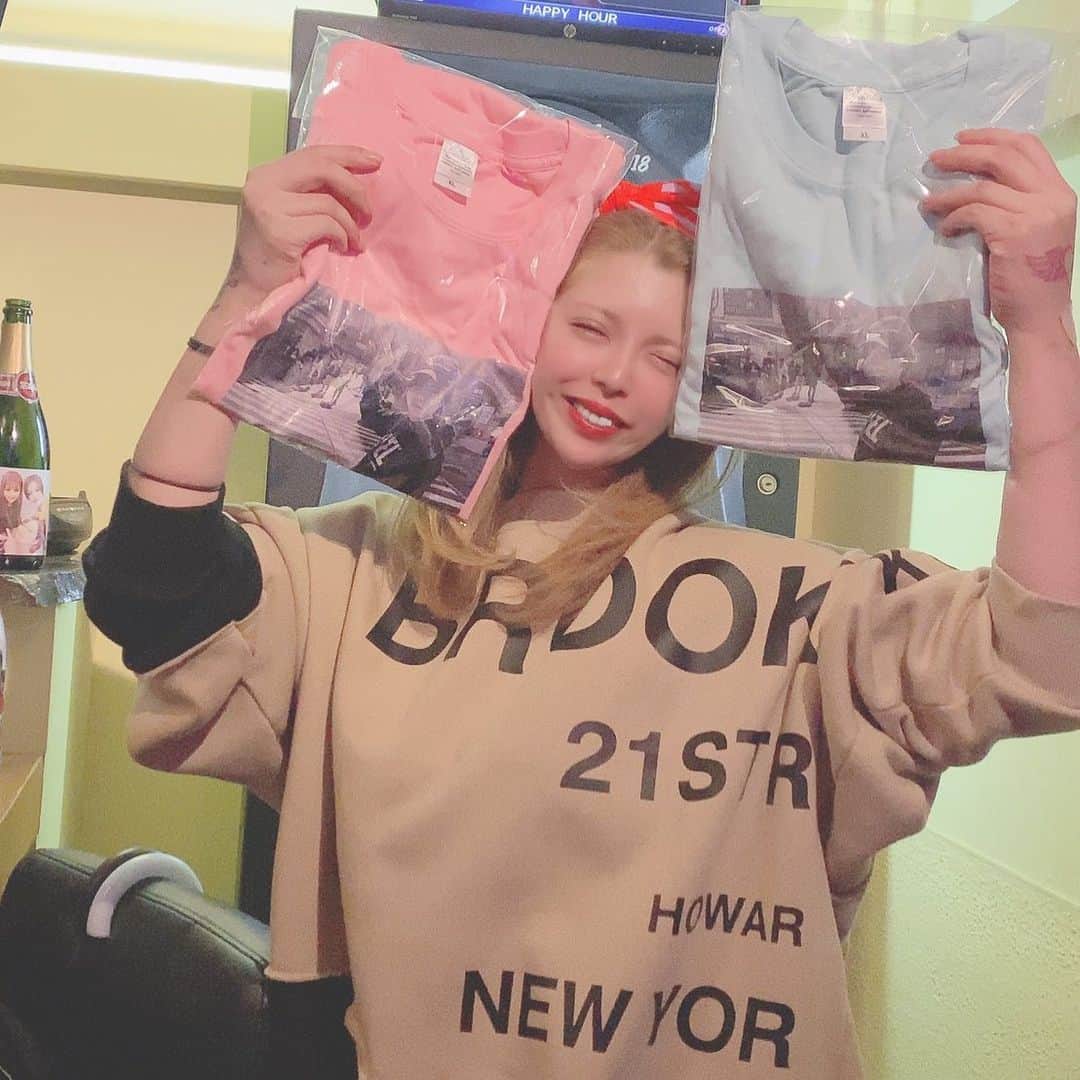 坂口杏里のインスタグラム：「🎄クリスマスイヴ🎄  本日も  club  SLOW 新宿区歌舞伎町1-9-6 三経32ビル3F 0332008522  出勤です😊💕 クリスマスイヴパーティ しよー🥳」