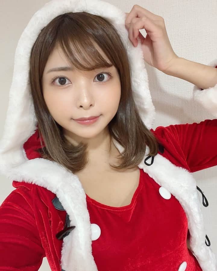 西谷麻糸呂のインスタグラム：「メリクリイブ🦧なんら変わらぬ日常がここに！  � � � � �  #サンタクロース#サンタコス #サンタコスプレ #コスプレ #クリスマスイブ #メリークリスマス #merrychristmas #xmas」