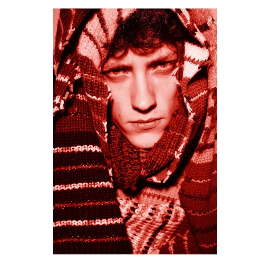 アンドレアポンピリオのインスタグラム：「ARE YOU READY FOR CHRISTMAS HOLIDAYS??🎄  Model @kristofpituk @ilovemodelsmngt  Wearing Andrea Pompilio ZURS handmade scarf Excusively available at AP supermarket, link in bio.  #ANDREAPOMPILIO #LoveMeForeverOrNever #MadeinItaly #MILANO #APsupermarket #fw20 #merrychristmas🎄」
