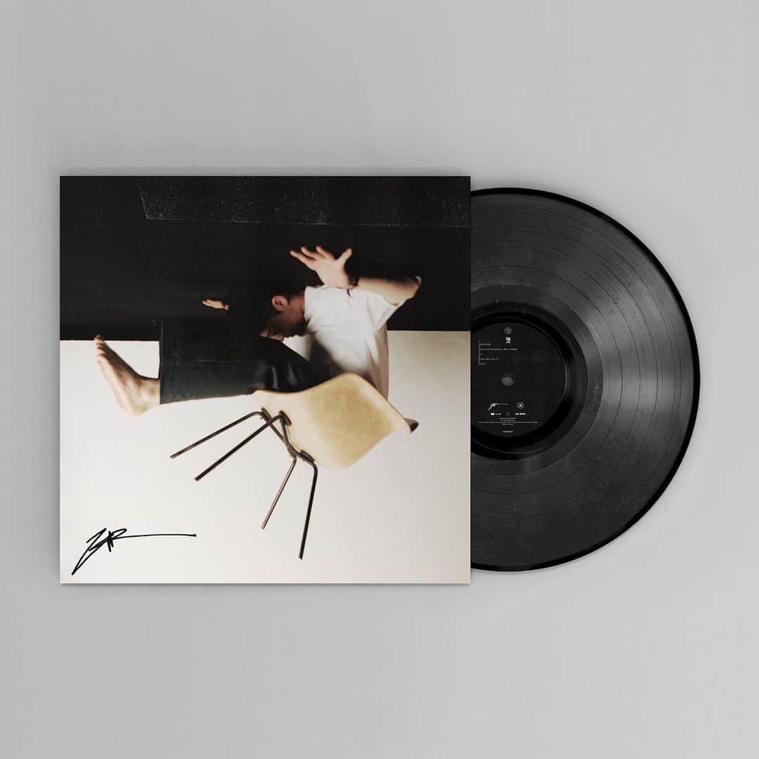 Giriboyのインスタグラム：「💿 기리보이 정규 8집 [9컷]의 바이닐(LP)을 지금부터 온라인(신나라 레코드, 핫트랙스, 인터파크, 알라딘, 예스24)에서 예약 구매하실 수 있습니다. 예약 구매는 12월 24일부터 1월 7일까지만 가능합니다. 또한 이 앨범은 2021년 4월 12일 이후부터 온/오프라인 매장 입고 및 발송 예정이며, 제작 일정에 따라 변동될 수 있습니다.  GIRIBOY 8th Regular Album [9Cut] LP pre-order, has started through Korean online record stores (Synnara Record, HOTTRACKS, Interpark, Aladin, YES24).  Pre-order is only possible from December 24 to January 7. and this album will be shipped after April 12. It may change depending on the production schedule.  ❗️예약 구매 페이지 오픈 시간은 사이트 별로 조금씩 다를 수 있습니다.  Pre-order open times may differ between online stores.  @giriboy91 @2252_official @wejustmusic #기리보이 #GIRIBOY #9컷 #9Cut」