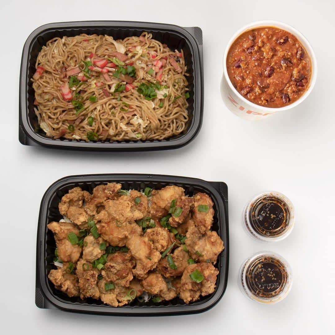 Zippy's Restaurantsのインスタグラム：「Need to feed the staff a holiday meal? Pre-order and pay ahead for an Ohana Pac on Zippys.com or our mobile app for no-contact, curbside pick up.」