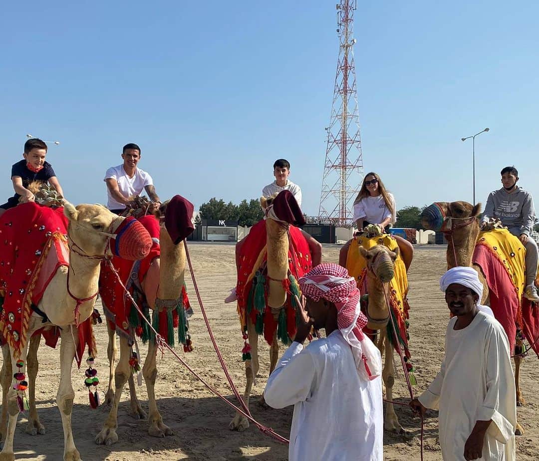 ティム・ケーヒルのインスタグラム：「🐪🐫🐪🐫」