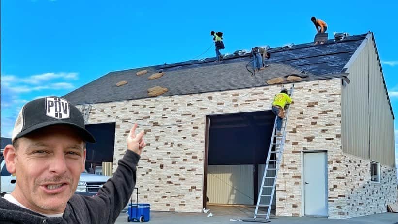 スティーブのインスタグラム：「Awesome progress on the man cave project.  In today’s video the roof and the doors go on my garage build! Awesome time lapse footage. Check it out!! おはようございます！本日の動画で屋根とシャッターがガレージに入ったのでやっと愛車を入れられるよね　やった‼️ #mancave #workshop #ガレージ #マンケイブ #秘密基地」
