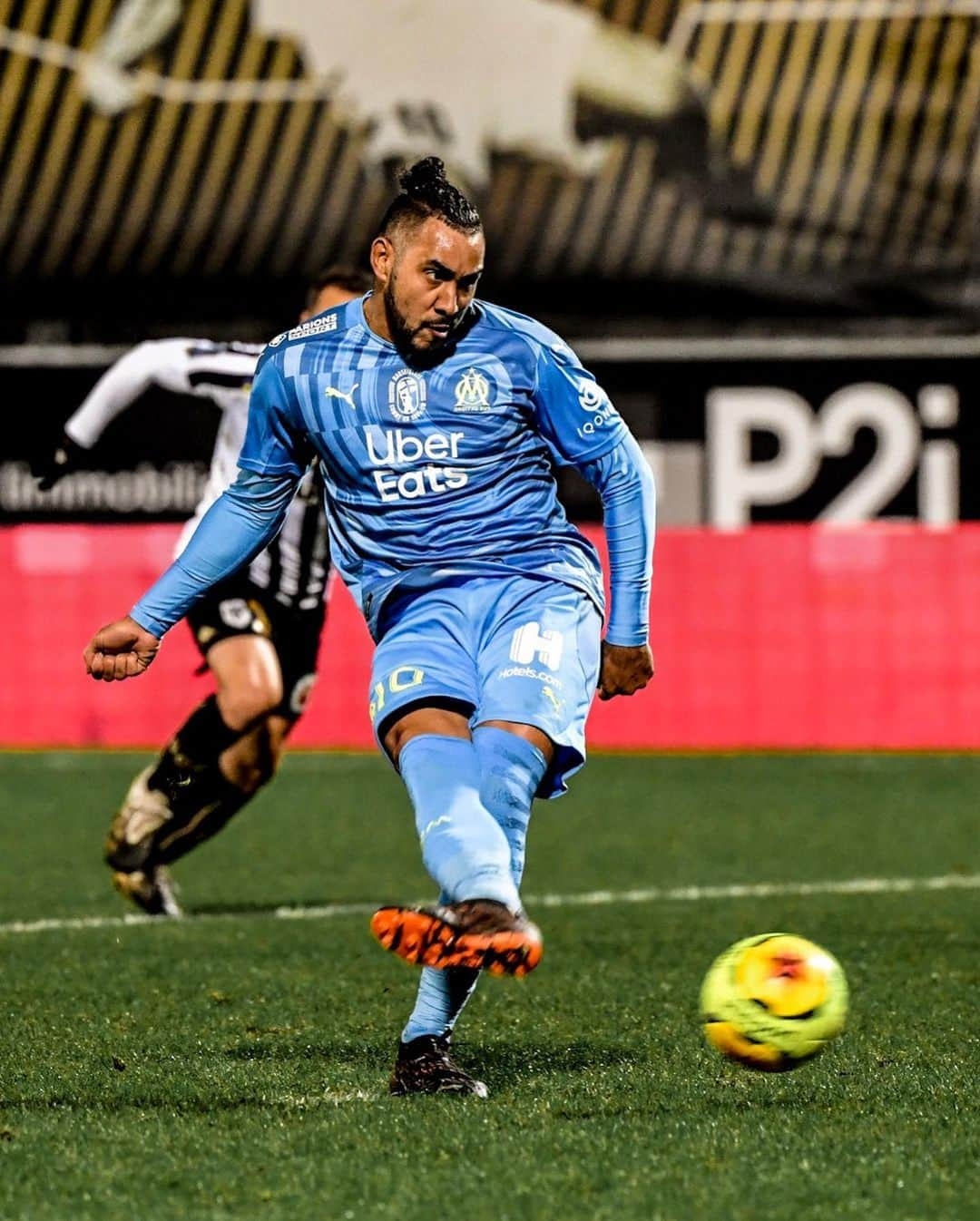 リーグ・アンさんのインスタグラム写真 - (リーグ・アンInstagram)「🆚 #SCOOM (2-1) 💪 @angers_sco bat l'@olympiquedemarseille grâce notamment à un pénalty de @payetdimitri27 détourné par @paulbernardoni 🧤 !  Bernardoni saves a penalty, and Angers beat Marseille! • • #Ligue1UberEats #SCO #AngersSCO #Angers #StadeRaymondKopa」12月24日 7時41分 - ligue1ubereats