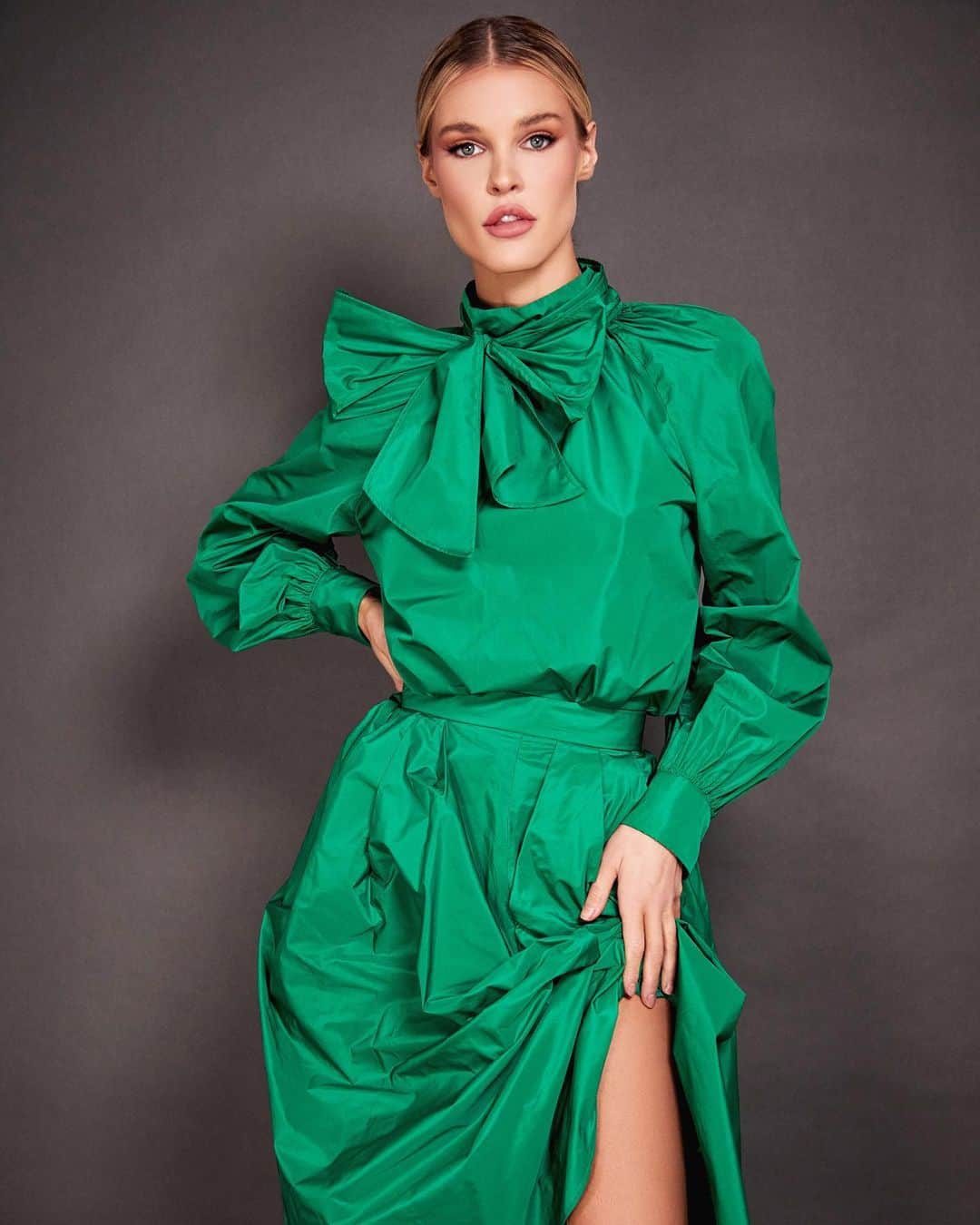 Joy Corriganのインスタグラム：「So excited for this story by @vivianarthurphoto for @marieclairearabia   MUA: @jojomartistry  Hair Stylist: @tashymariemakeup  Wardrobe Stylist: @vickymiro  💃🏼📸」
