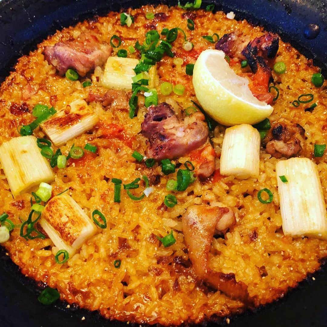 のインスタグラム：「今日は吉祥寺で 【パエリアランチ】🥘✨ . パエリアとサラダとドリンク付いて 1100円(税抜き1000円)😆✨ . コスパ最強🥺🥺🥺✨ 本当は教えたくないw . 行きたい人はDMください？！😂 . 自家製ジンジャーエールは 追加です🍹✨✨ .」