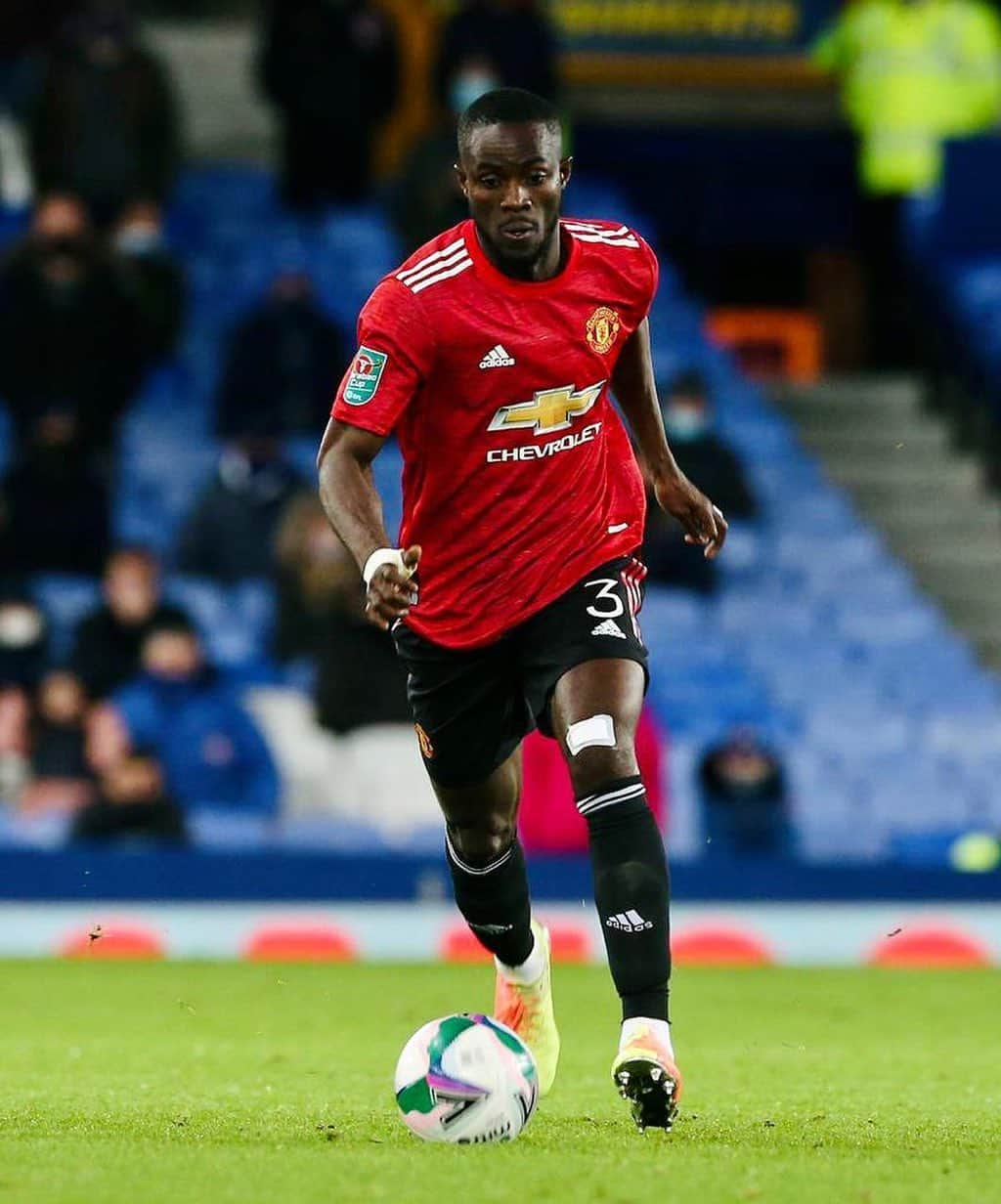 エリック・バイリーのインスタグラム：「Happy to be back on the green and help the team reach the #CarabaoCup semifinals.💪🏾」