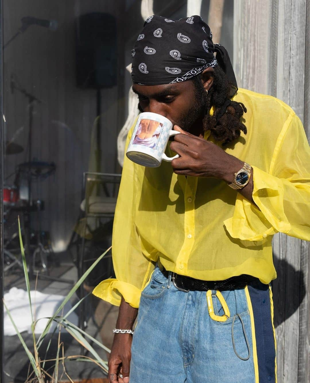 Dazed Magazineさんのインスタグラム写真 - (Dazed MagazineInstagram)「A lockdown vibe via @devhynes, who turns 35 today. HBD 🎂✨⁠ ⁠ Photography @wolfgang_tillmans⁠ Styling @reed_danny⁠ ⁠ #DevHynes wears organza shirt @helmutlang, denim shorts and accessories his own⁠ ⁠ Taken from the autumn/winter 2018 issue of #Dazed」12月24日 8時01分 - dazed