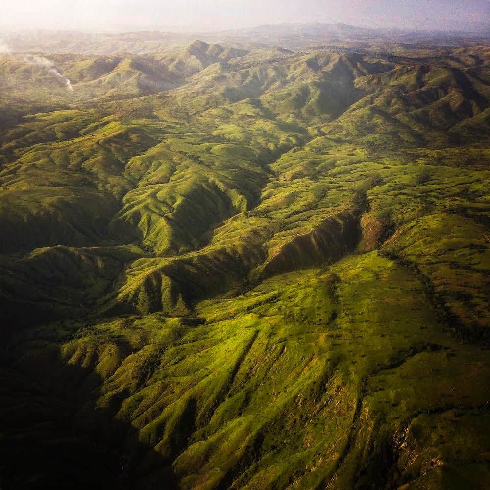 thephotosocietyさんのインスタグラム写真 - (thephotosocietyInstagram)「Photo by Michael Christopher Brown @michaelchristopherbrown. Just outside Bunia, a place of incredible beauty as well as conflict, as it lies near the center of the ongoing Ituri conflict between the Lendu and Hema peoples. Long-dormant land disputes between Hema herders and Lendu farmers were re-ignited in December 2017, resulting in a surge of massacres with entire Hema villages razed and over a hundred casualties. Tens of thousands fled to Uganda. While the massacres by Lendu militia ceased in mid-March 2018, crop destruction, kidnappings, and killings continued. The UN estimated that as many as 120 Hema villages were attacked by Lendu militia from December 2017 through August 2018. Follow @michaelchristopherbrown for more human stories from around the world.」12月24日 8時09分 - thephotosociety
