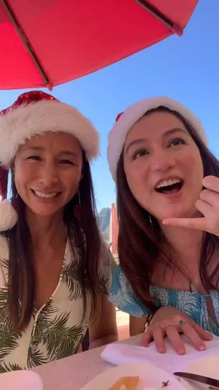 アンジェラ・磨紀・バーノンのインスタグラム：「Christmas Party with @angelsbythesea Nina at @royal_hawaiian✨」