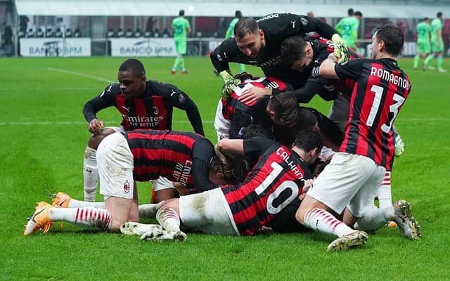 ジャンルイジ・ドンナルンマのインスタグラム：「Una grande vittoria per chiudere il 2020 #MilanLazio 🔴⚫️🧤」