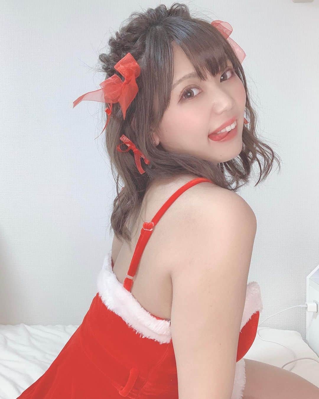 篠原冴美さんのインスタグラム写真 - (篠原冴美Instagram)「Merry  Xmas イブ❤️  ________________________  #クリスマスコスプレ  #クリスマスコス #サンタコス #サンタコスプレ #サンタガール #大人サンタ #santa#santaclaus #santacruz #chiristmas #christmas#cosplay #コスプレ写真 #cosplayer #cosplaygirl#cosplayphoto #cosplayphotography #santacosplay#santaclauscostume #hair #ビジョビ #santaclauscosplay#japanesecosplay #asiancosplay #japanesegirl  #asiancosplayer #cosplayjapan #japanesewoman  #posing #ポージング」12月24日 8時21分 - shinohara_saemi