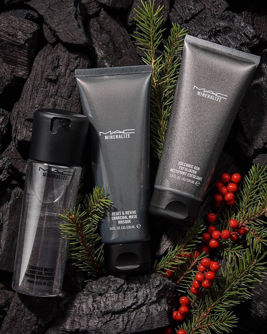 M·A·C Cosmetics Canadaさんのインスタグラム写真 - (M·A·C Cosmetics CanadaInstagram)「Are you on the naughty 😈 or the nice 😇 list this year? Either way — here’s the type of coal we’re secretly hoping to see in our stockings:  ⚫️ Mineralize Charged Water Charcoal Spray to hydrate and re-energize the skin ⚫️ Reset & Revive Charcoal Mask to purify pores and eliminate impurities  ⚫️ Volcanic Ash Exfoliator to exfoliate and cleanse the skin  It’s not too late to give them naughty holiday coal that will make their skin extra nice. Reserve online for same-day storefront pickup, curbside pickup, and same-day delivery*.   What M·A·C goodies are you hoping to see in your stocking this year? Don’t be shy, tag your gift-givers below.   #MACHoliday #MACSkincare #WinterSkin #SkincareRoutine」12月24日 8時28分 - maccosmeticscanada