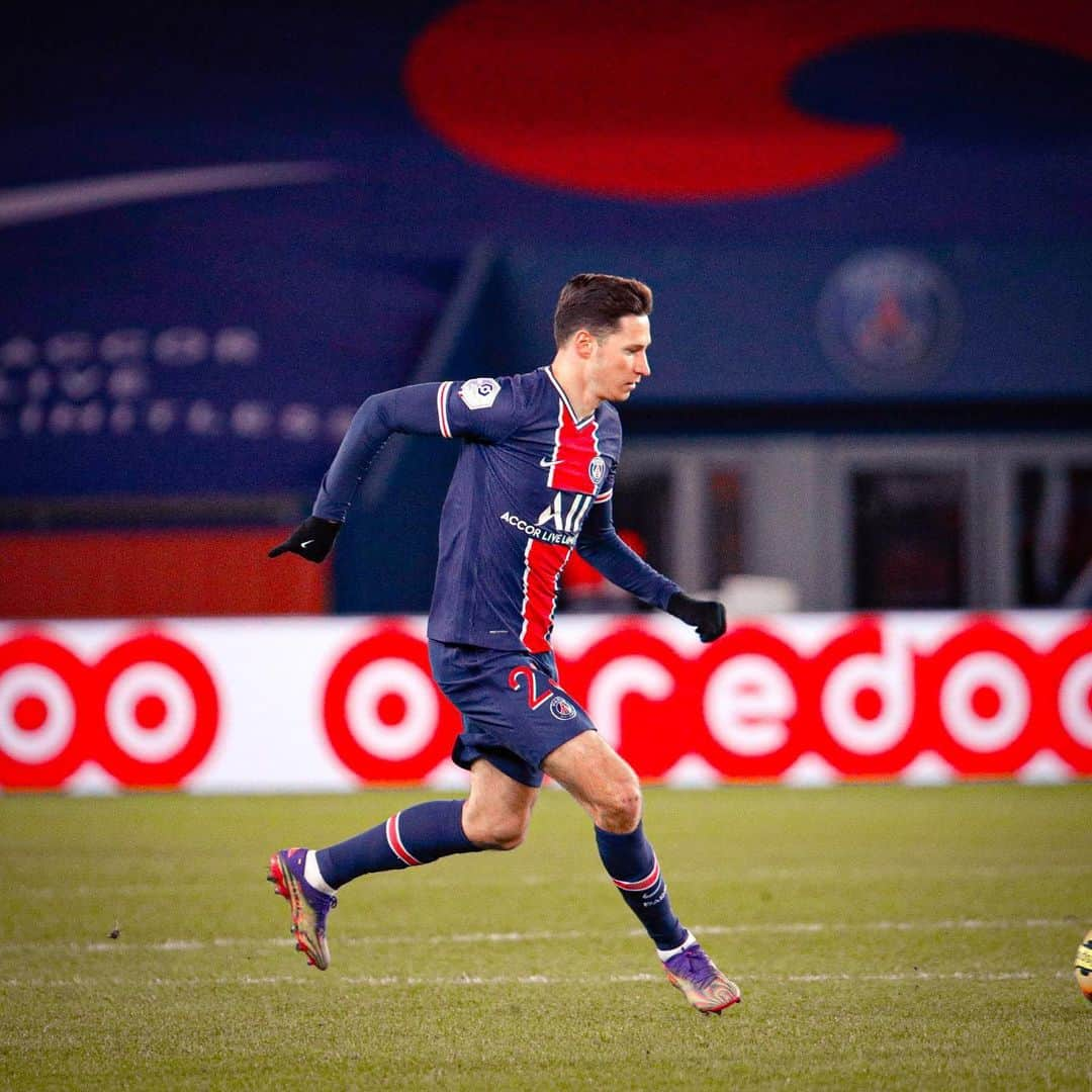 ユリアン・ドラクスラーのインスタグラム：「Une belle victoire avant Noël 🎄🔴🔵 // Ein schöner Sieg vor den Feiertagen 🎄🔴🔵 // A nice win before Christmas 🎄🔴🔵 • • • #psgrcsa #ligue1 #icicestparis #allezpsg #psg #paris #paname #jdx」