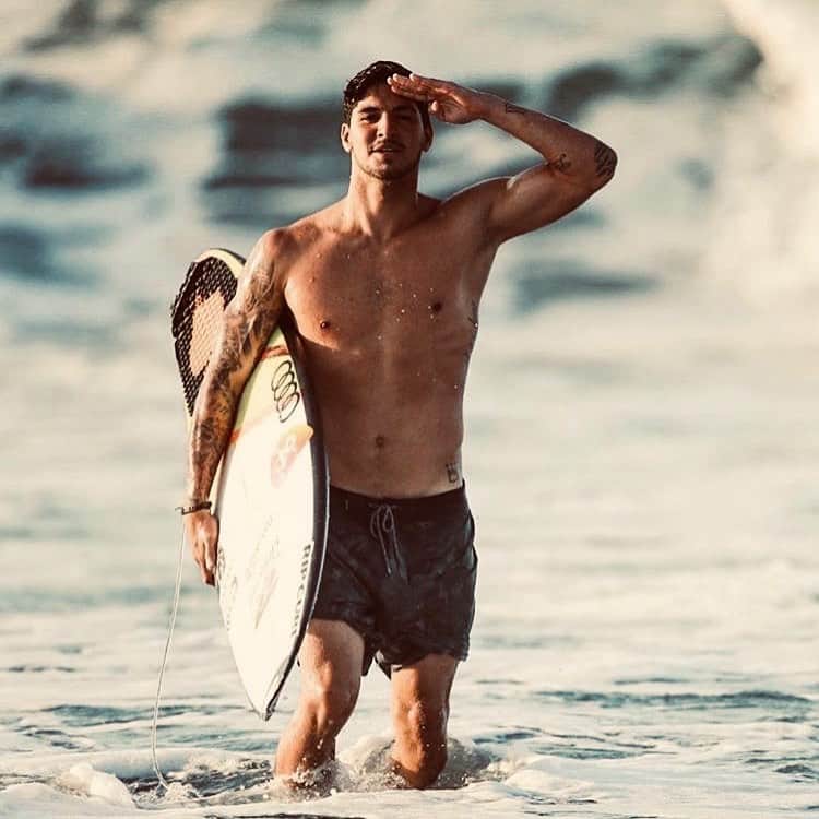 ガブリエル・メディーナのインスタグラム：「27 years old. Thanks you all for the messages! Love you guys.❤️   27 anos. Obrigado a todos pelas msg Amo voces🙏❤️ ll simboraaaaaaa」