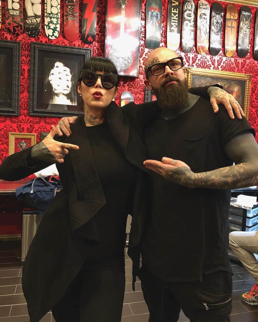Kat Von Dのインスタグラム：「Love getting to tattoo next to @kamilmocet here at @highvoltagetat ! 🖤🖤 Kamil’s level of skill keeps me high up on my toes!!」