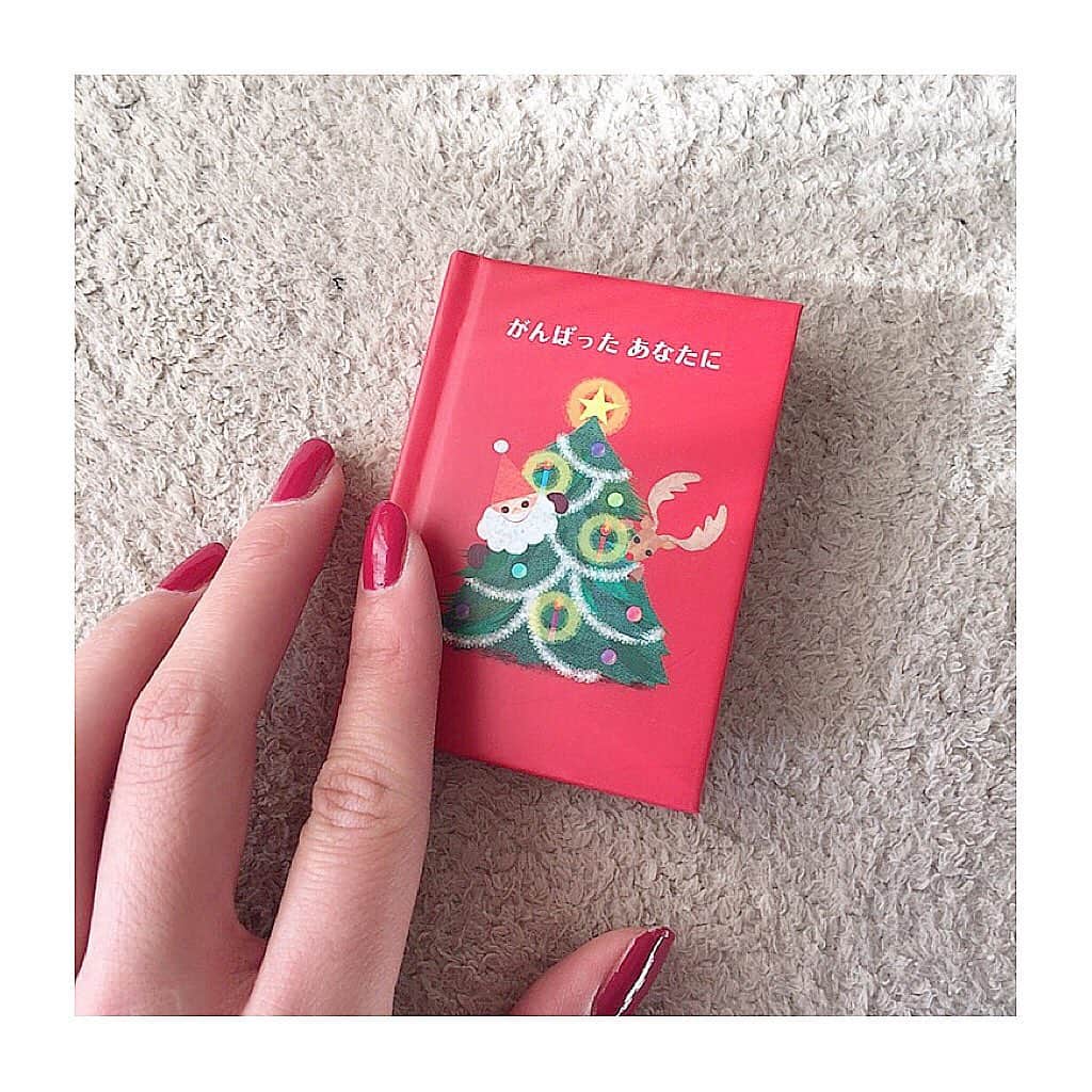 波妃美咲のインスタグラム：「素敵なクリスマスイブになりますように…✨  #クリスマスイブ #絵本」