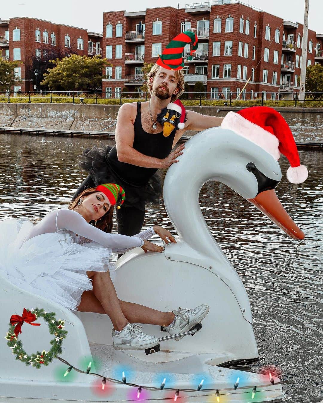 ケイトリン・ホワイエクのインスタグラム：「On the 12th day of Christmas my true love gave to me... 4 swans a swimming (or something like that). Wishing everyone a happy and safe holiday from your good old neighborhood swans. ❤️🎄🦢 . . .  #kaitlinhawayek #jeanlucbaker #iceacademyofmontreal #icedancing #icedancer #oniceperspectives #iceskating #figureskating #iceskate #figureskate #iceskater #figureskater #icerink #icedance #patinage #patinaje #patinadores #pattinaggio #patinajeartistico #patinageartistique #pattinaggioartistico #patinajesobrehielo #フィギュアスケート #피겨스케이팅 #фигурноекатание」