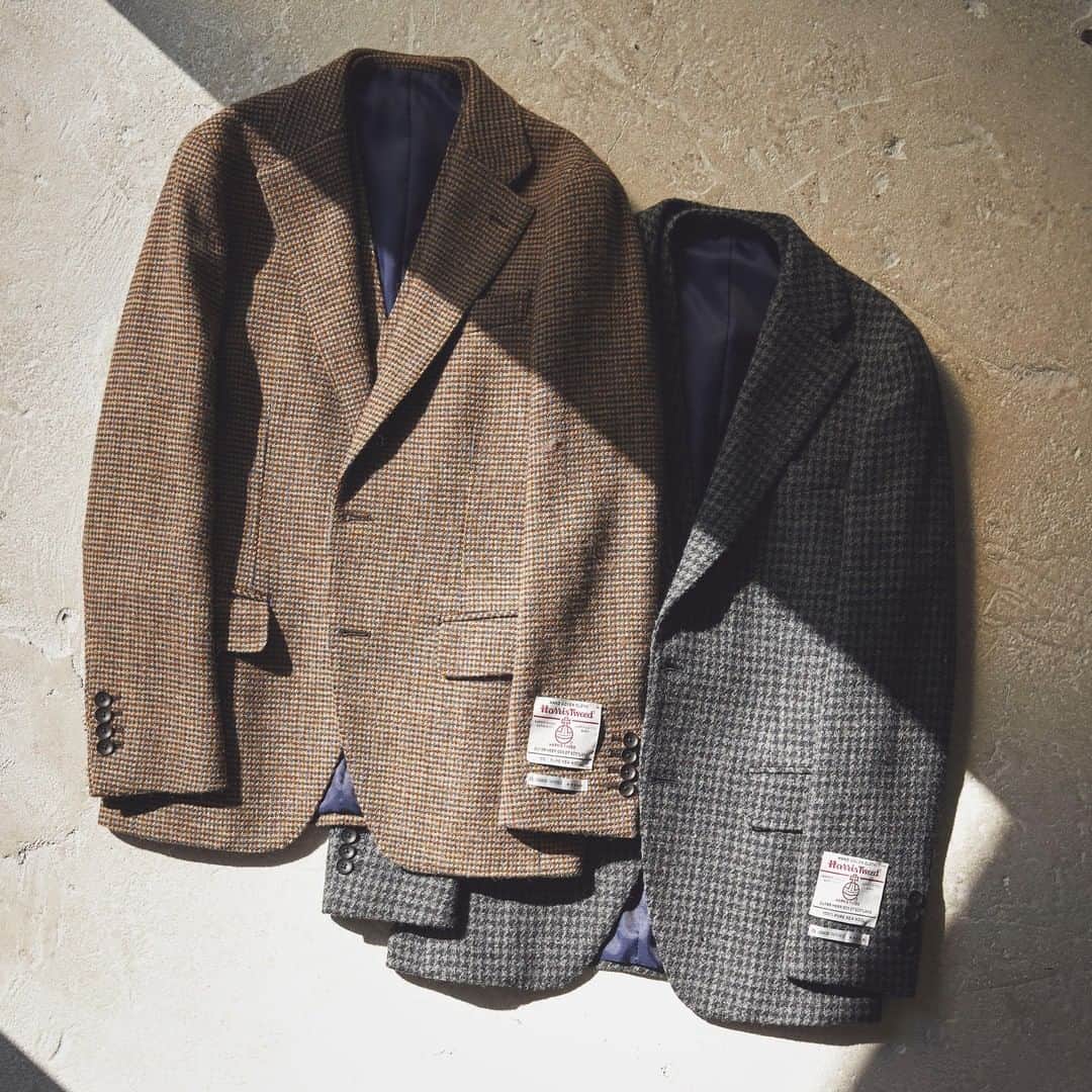 SUIT SELECT スーツセレクトさんのインスタグラム写真 - (SUIT SELECT スーツセレクトInstagram)「【HARRIS TWEED】 言わずと知れた古き良き定番のハリスツイード。 スーツセレクトでは生地から選定し、今年は新柄を採用。 千鳥格子とガンクラブチェック、他にヘリンボーンもあります。 ・ JACKET ¥35,000 / SHIRT ¥3,800 VAST ¥9,800 / PANTS ¥9,800 (すべて税別) ・ ・ ・ #suit #スーツ #suitselect #スーツセレクト #スーツのある日常 #LEO ・ #メンズ #メンズファッション #メンズコーデ #秋冬 #ビジネス #アイテム #おすすめ #レコメンド #ハリスツイード ・ #fashion #ootd #outfit #mens #mensfashion #menscode #2020aw #aw #winter #business #item #recommend #5star #3star #harristweed」12月24日 9時00分 - suitselect_japan_official