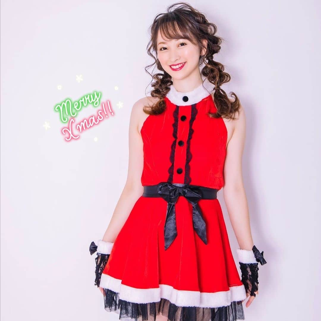 白井美帆のインスタグラム：「merry christmas🎁 ＊ ＊ イブとクリスマスの違いが未だにわからないので2日間投稿することにした。🤣 ＊ ＊ 今日は2020年撮影納め ＊ #christmas #xmas #くりすますいぶ🎄  #サンタさん来るかな #サンタコス #この時期撮影入ってる子役たちへは白井サンタがやってくる🧑‍🎄」