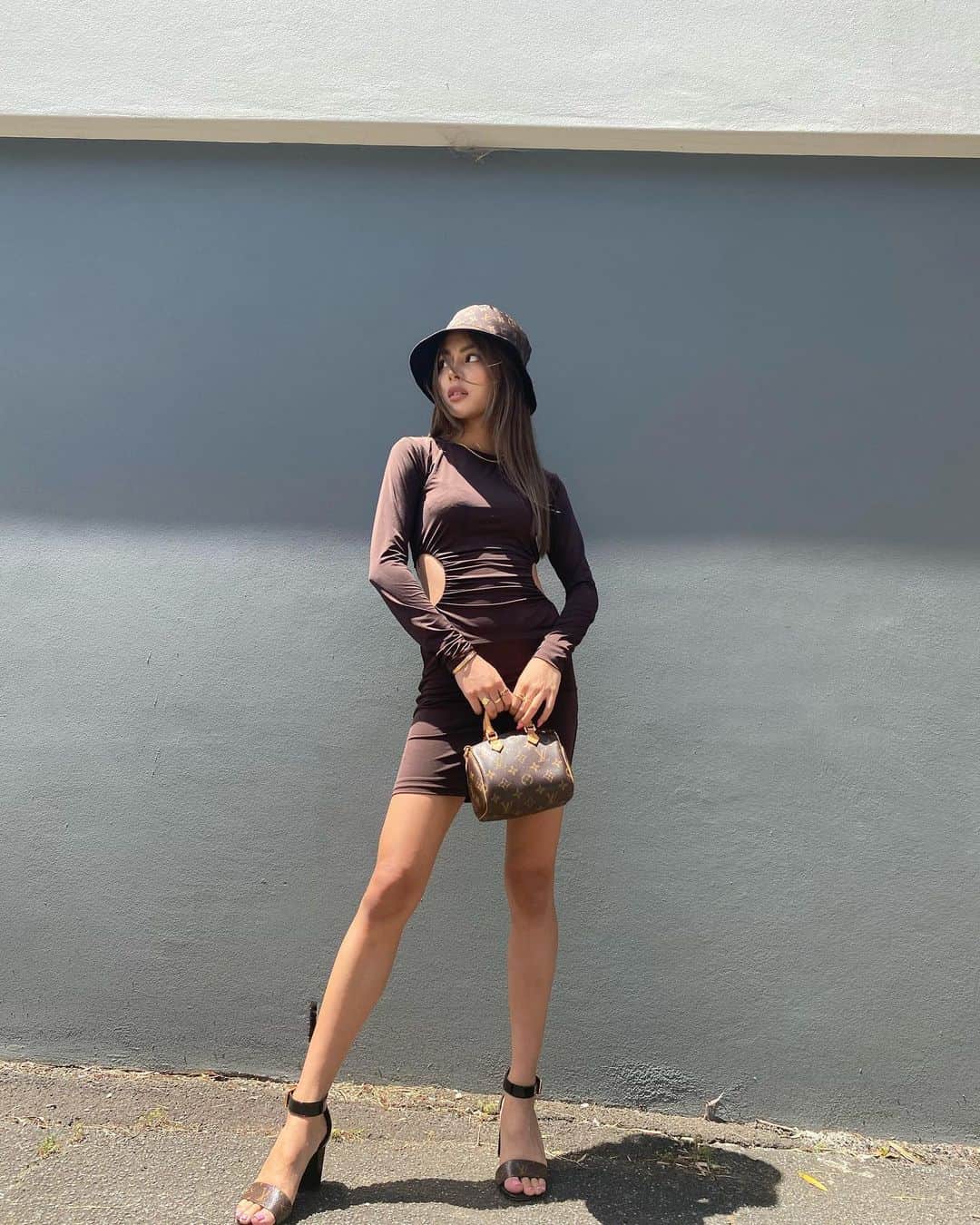 リリーマイマックのインスタグラム：「Colour coordinated.... @itsnbd @revolve 🤎」