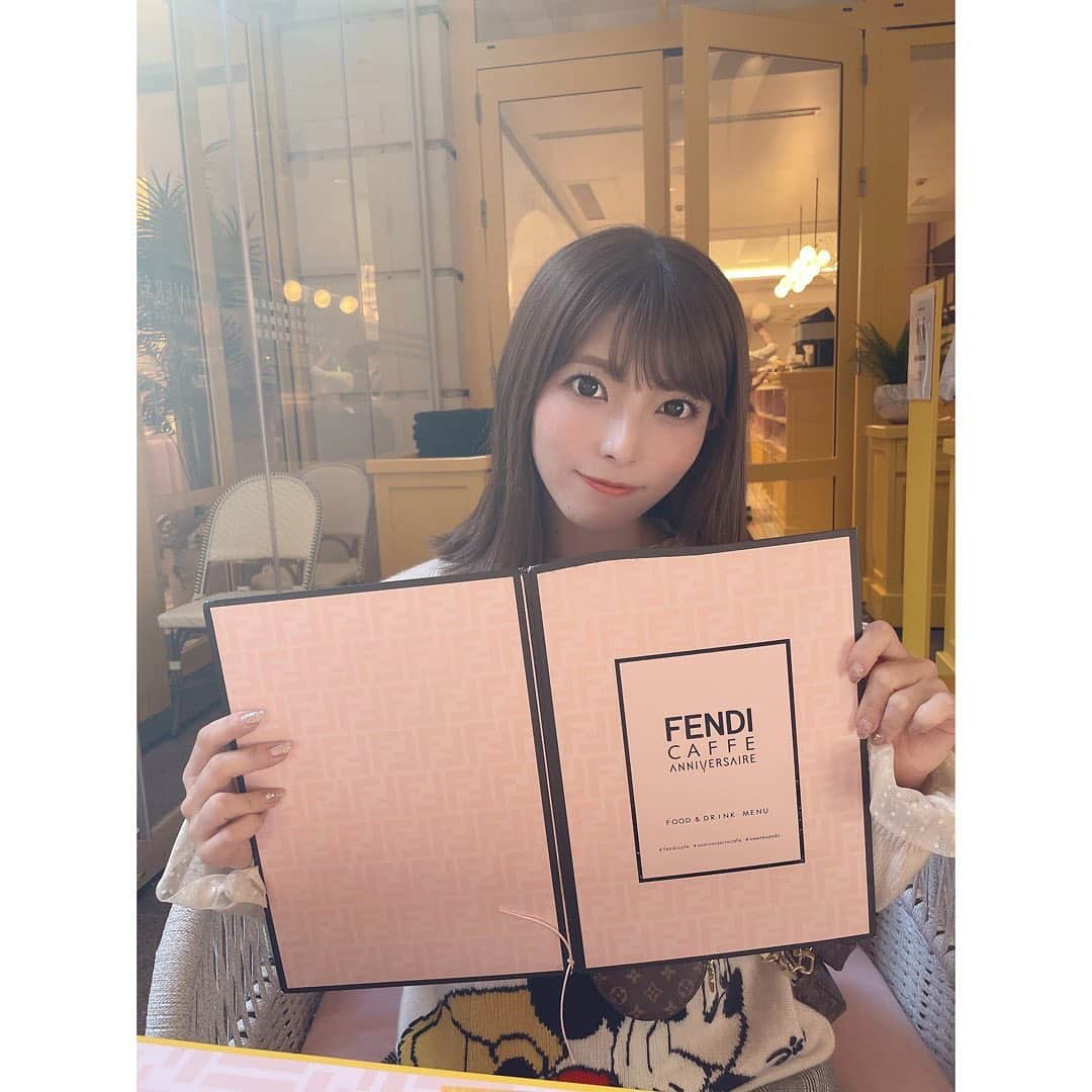 上原亜衣さんのインスタグラム写真 - (上原亜衣Instagram)「さすがに映えだ🥺💗  #fendi  #fendiカフェ」12月24日 9時36分 - ai_uehara_ex