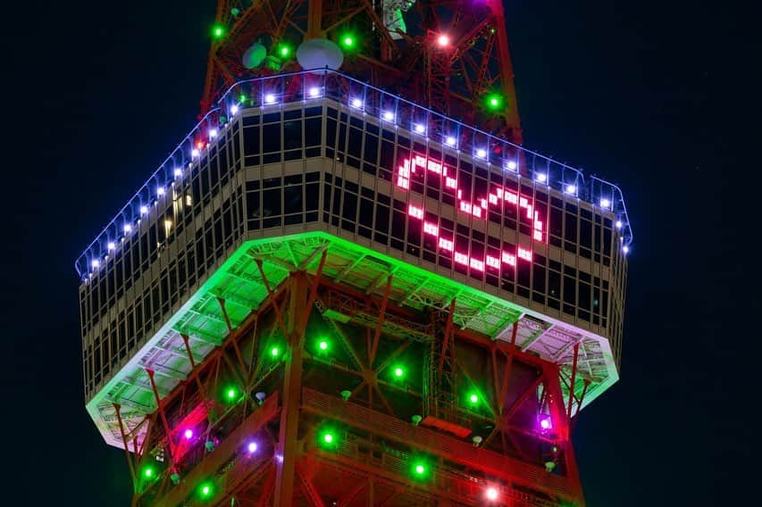 東京タワーさんのインスタグラム写真 - (東京タワーInstagram)「クラウドファンディング目標額達成記念 「2020クリスマス・スペシャルライトアップ」12/23より点灯開始致しました💫  10/30よりスタートした #東京タワークラウドファンディング 12/20をもちまして無事に終了することができました！  みなさまの「東京タワーへの想い」は決して忘れません。 本当にありがとうございました！  ハートマークの点灯は12/28(月)までですので、お見逃しなく🥰 ※南面(品川・横浜方面)のみ  #東京タワー #クラウドファンディング #感謝の気持ち #ありがとう #クリスマス #スペシャルライトアップ #ハートマーク #tokyotower #lightup #heart #christmas  #special #tokyo #japan #campfire  @campfire_jp」12月24日 9時37分 - tokyotower_official