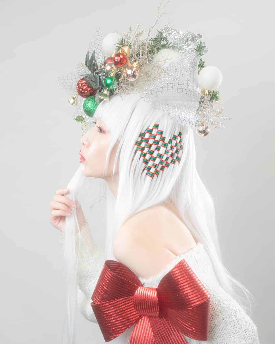 のインスタグラム：「before christmas 🎅🎁✨ 今年はお家でゆっくり🏠️⛄🎄✨ * * photo @kagawa_junpei  hairmake @miomio77.la_cachette  hairmake @shinobu.la_cachette  * * Christmas Art Photo 💕 予想以上の仕上がり✨ みおちゃんが作ったハートのピクセル模様がかわいい💚♥️ * * #クリスマスカード #クリスマス  #クリスマスアート #作品撮り #キラキラ #ピクセル #ハート #雪 #ホワイトクリスマス #christmas #merrychristmas  #20201224 #モデル募集中」