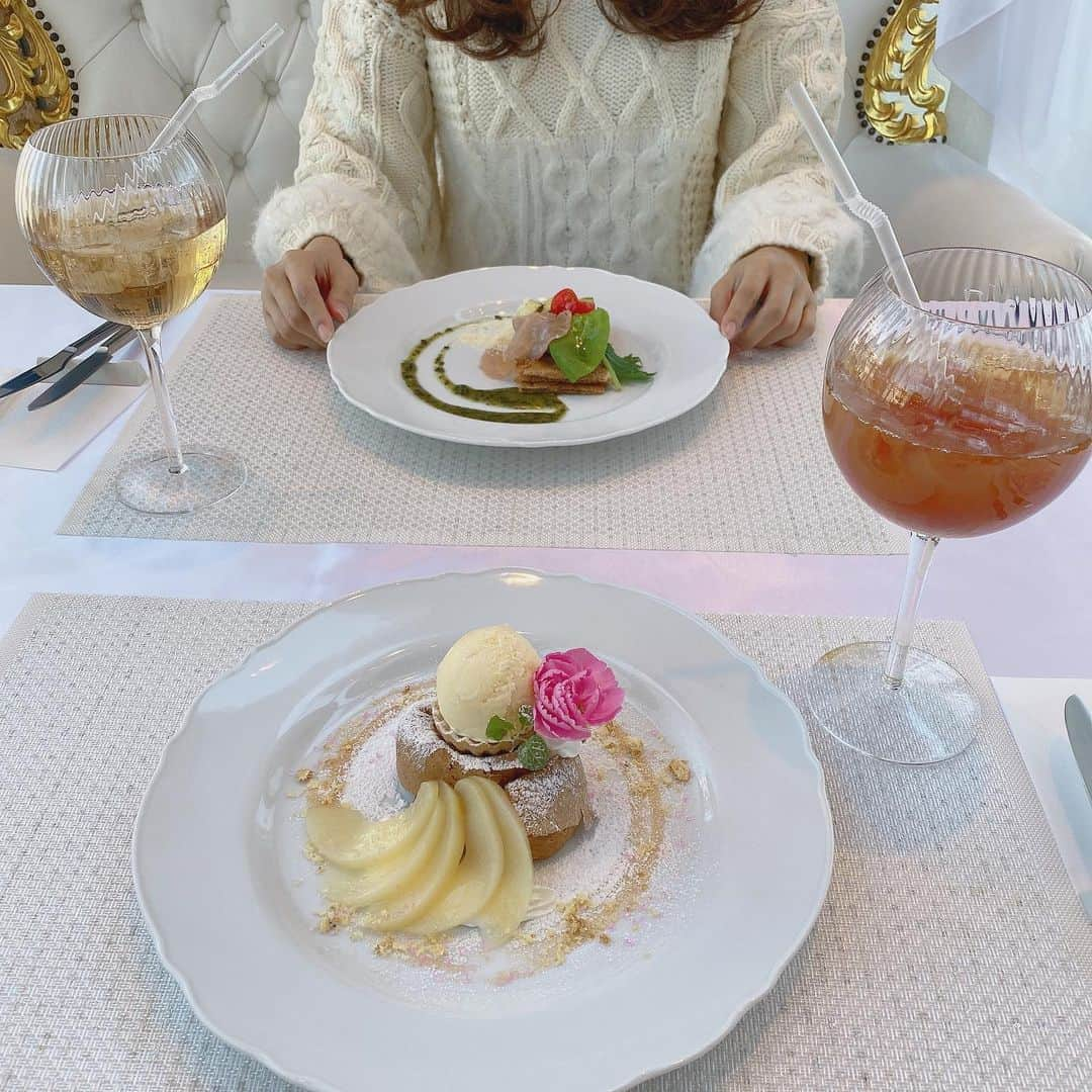 金澤有希さんのインスタグラム写真 - (金澤有希Instagram)「・  クレープ＆ガレット食べ放題専門店 【ラフェットドフィーユ】 @la_fete_de_filles  ・ ・ フードもドリンクも 本当に種類豊富で 頼むメニュー全て美味しくて オシャレで可愛くて まだまだ食べたいの沢山だから 必ずまた行くリストに入れました！ 妹のバースデーお祝いもしたよ！ また改めて載せます❤︎ ・ ・ ・ #カフェ #カフェ巡り #カフェ好きな人と繋がりたい #カフェスタグラム #東京カフェ #都立大学 #都立大学カフェ #rili_tokyo #retrip_cafe #retrip_tokyo #dessertgram #クレープ #ガレット #ラフェットドフィーユ #過去pic #tokyo_joshibu」12月24日 9時48分 - yuuki_kanazawa0501