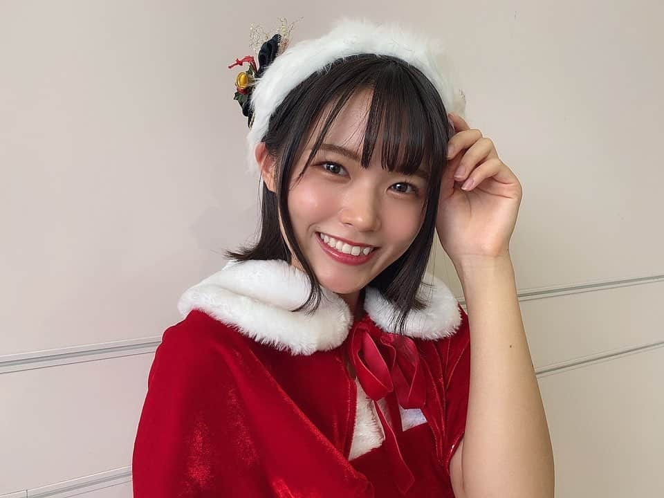 安藤千伽奈さんのインスタグラム写真 - (安藤千伽奈Instagram)「🎄🎁🎅🌟﻿ ﻿ メリークリスマス！！﻿ 生写真のオフショットです、、笑﻿ みなさんゲットできましたか？﻿ ﻿ #Xmas #サンタ #サンタコス #サンタクロース #クリスマスイブ」12月24日 9時48分 - ando_chikana_ngt48