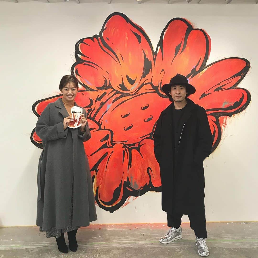 中林美和さんのインスタグラム写真 - (中林美和Instagram)「ずっと行きたかった @shun_sudo さんの個展“2020”へ。  一つ一つの作品に込められた シュンさんの想いやメッセージに涙が出た。 シュンさんの作品てすごくパワーがあって力強くて、 全ての作品に“Love”がある。 だから私すごく好きなんだなあって改めて。  シュンさんの作品と共に ”2020“を振り返ることができます。 個展は12月27日まで。 皆さんも是非足を運んでみてくださいね。  #SHUNSUDO#2020 @shun_sudo @anb_tokyo」12月24日 10時03分 - miwanakabayashi