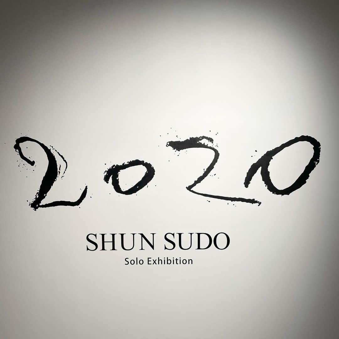 中林美和さんのインスタグラム写真 - (中林美和Instagram)「ずっと行きたかった @shun_sudo さんの個展“2020”へ。  一つ一つの作品に込められた シュンさんの想いやメッセージに涙が出た。 シュンさんの作品てすごくパワーがあって力強くて、 全ての作品に“Love”がある。 だから私すごく好きなんだなあって改めて。  シュンさんの作品と共に ”2020“を振り返ることができます。 個展は12月27日まで。 皆さんも是非足を運んでみてくださいね。  #SHUNSUDO#2020 @shun_sudo @anb_tokyo」12月24日 10時03分 - miwanakabayashi
