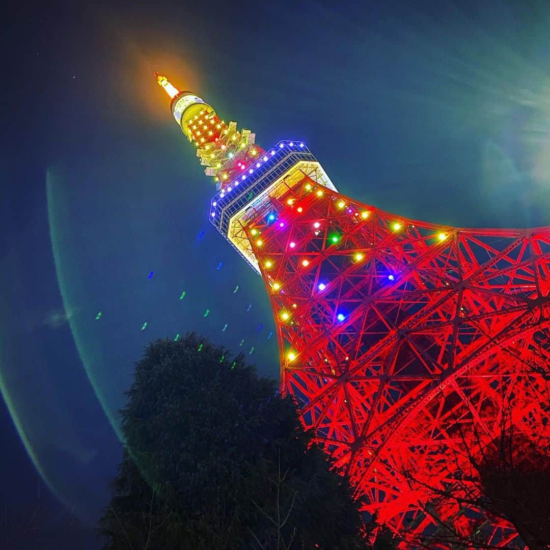 LOVE ME DOのインスタグラム：「メリークリスマス！  ☀️今週土曜日！12/26(土)16:00〜 レインボータウンFM「姫ラジ」に出演します！🌈  占って欲しい方は… 生年月日をご記載の上、 下記いずれかにメールをお送りください 📩↓↓↓  ①姫ラジHP https://t.co/JgeIQWnkEr  ②レインボータウンFM info@885fm.jp  姫ラジはYouTubeライブでも 視聴可能です！  #待ち受けにどうぞ  #東京タワー  #メリークリスマス  #クリスマス」