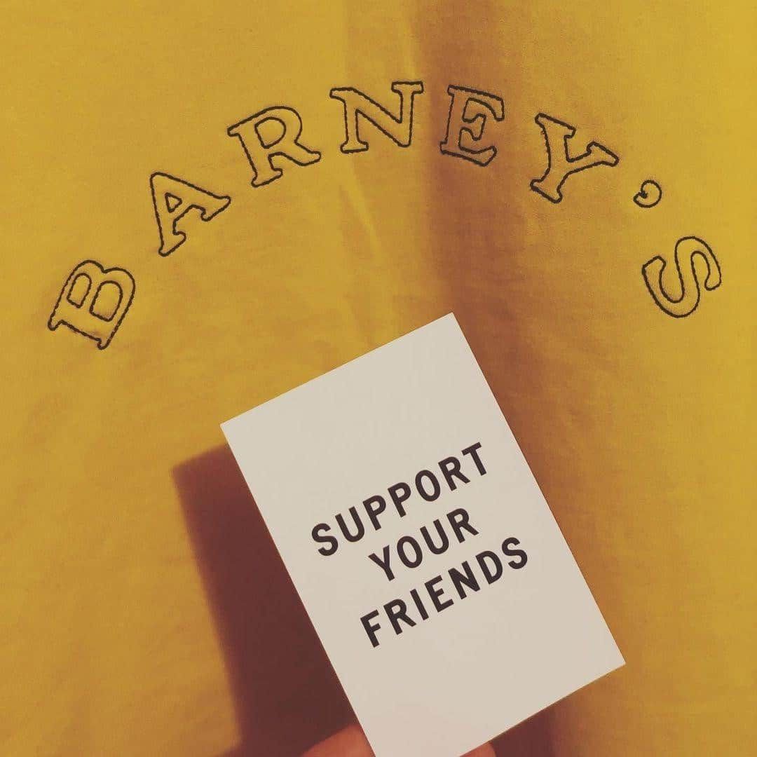 barneysnyofficialさんのインスタグラム写真 - (barneysnyofficialInstagram)「Support your friends this holiday season. With every purchase from the KROST x Barneys New York collection, five meals and one warm coat will be donated through our partnership with @foodbank4nyc & @onewarmcoat. #supportyourfriends @krostnewyork (📸 @frankgumola)」12月24日 10時10分 - barneysny