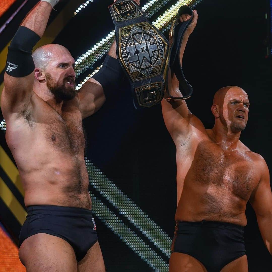WWEさんのインスタグラム写真 - (WWEInstagram)「@wwestardestroyer & @strongstylebrit retain their #WWENXT Tag Team Titles in a BRUTAL #StreetFight!」12月24日 10時23分 - wwe